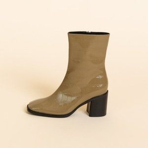 BRAND NEW Intentionally Blank Contour Embossed Leather Boot - Taupe size 9